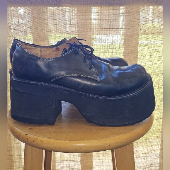 John Fluevog Shoes - Vintage John Fluevog Women's Platform Shoes Size 9 Black Leather Lace Up Oxford